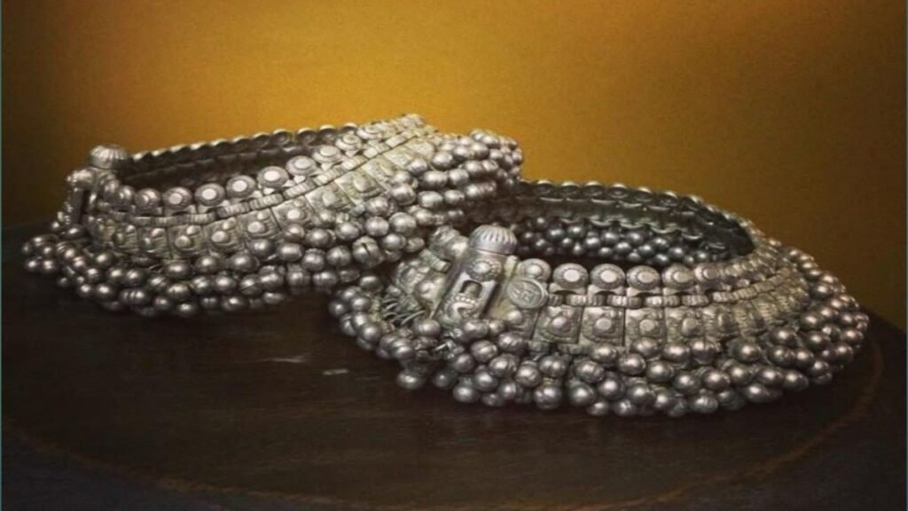 चांदी की कीमतों में भारी गिरावट जाने पूरी जानकारी