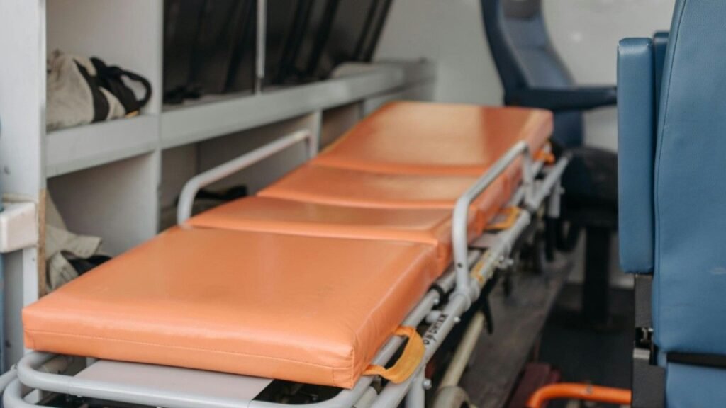 युवक की हालत गंभीर, अस्पताल में भर्ती