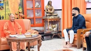 गोरखपुर महोत्सव में पहुंचे बादशाह, सीएम योगी से की खास मुलाकात